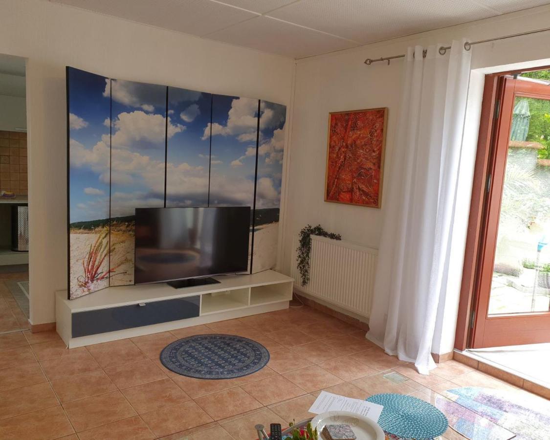 Laegenhet Thujan, Solrosen I Simrishamn-Oesterlen Esterno foto
